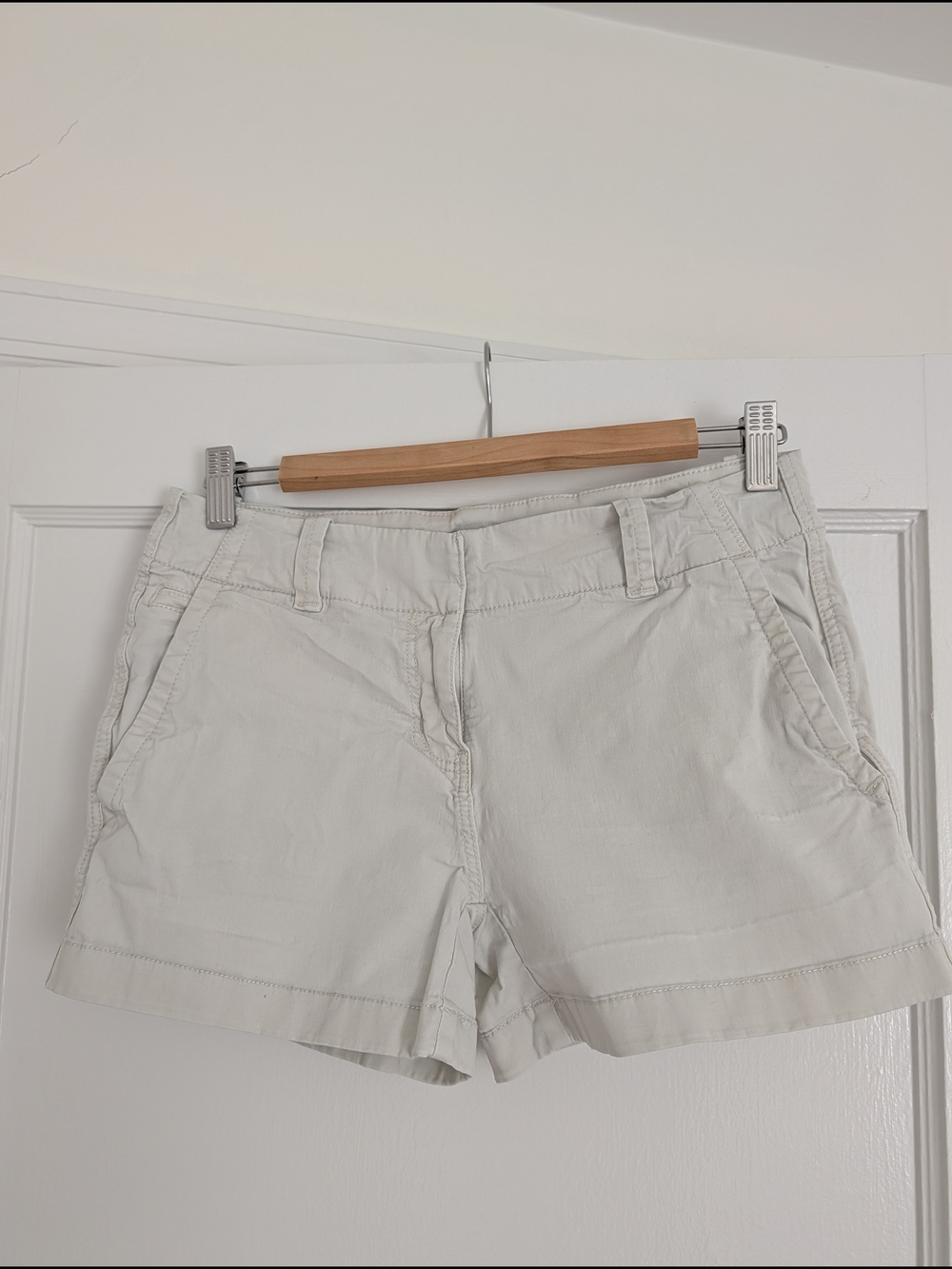 Vineyard Vines Women's Light Beige Shorts